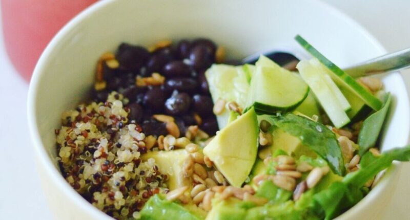 Brits urged to eat 5 foods to lower heart disease risk - full list