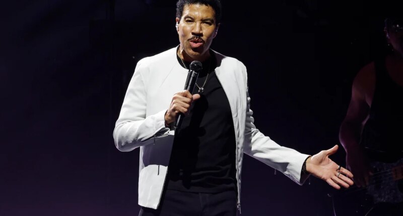 Lionel Richie hospitalized after St. Louis show in latest health concern