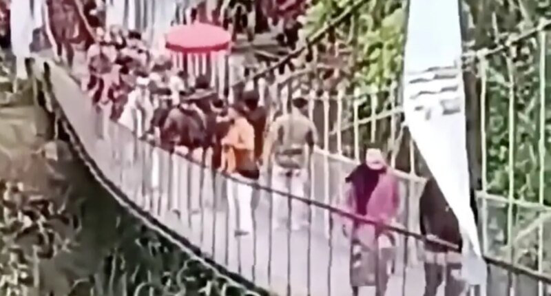 New Indonesian suspension bridge collapses, injuring dozens