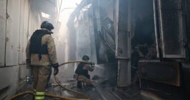 Russian strikes kill 2 in Ukraine after Moscow rejects German calls to de-escalate