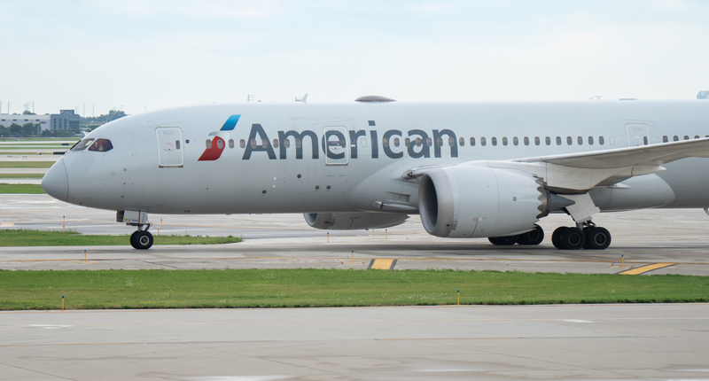 American Airlines jet suffers brake trouble, blown tire after landing at Chicago O'Hare: FAA
