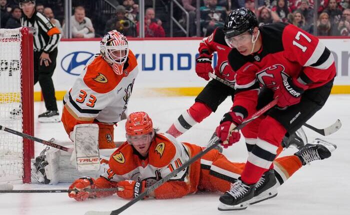 Gritsyuk and Hischier score in 1st period in the Devils' 4-1 victory over the Ducks