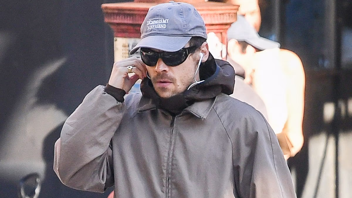 Harry Styles and Zoë Kravitz Bundle Up for Fall in New York City