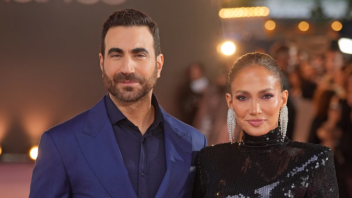 Jennifer Lopez 'Casually Dating' Co-Star Brett Goldstein, Report Says