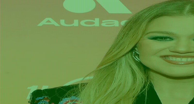 Kelly Clarkson feud takes another turn as Brooklyn store shares glowing customer review after A-lister blasted shop