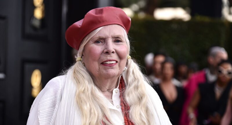 Legendary singer-songwriter Joni Mitchell becomes US citizen