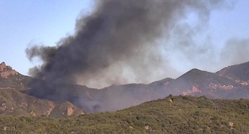 Malibu Bryson fire triggers evacuation warnings and power shutoff